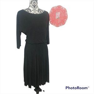 White House Black Market Scoop Neck 3-Quarter Accordion Pleated Dress Grey